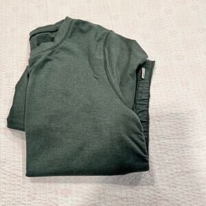 Vuori forest green long sleeve top XS/SMALL women